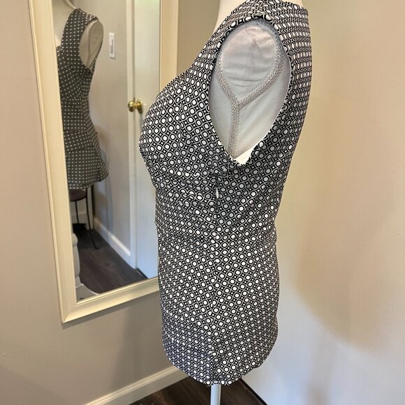 WHBM Black & White layered front Geometric Sleeveless Lined Top, Size Medium - Picture 9 of 15